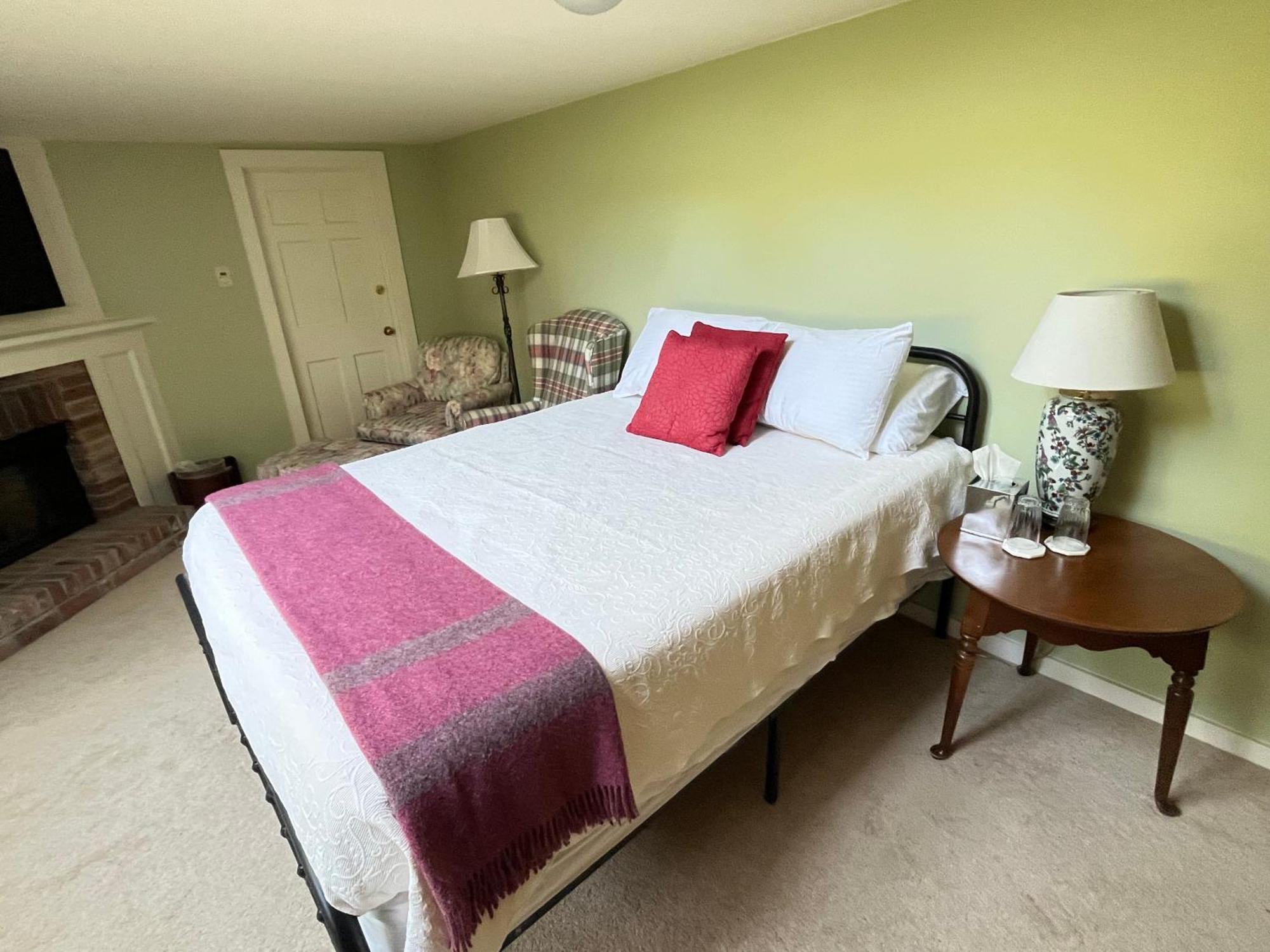 Windham Hill Inn West Townshend Room photo